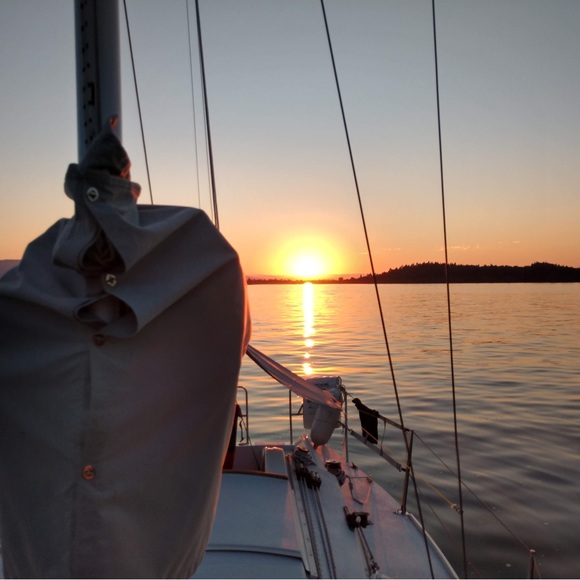 MEET YOUR POSHER - Picture 9 of 12